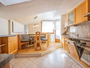 Eigentum, Zimmer, Möbel, Gebäude, Interior Design, Fussboden, Countertop, Haus, Grundeigentum, Decke
