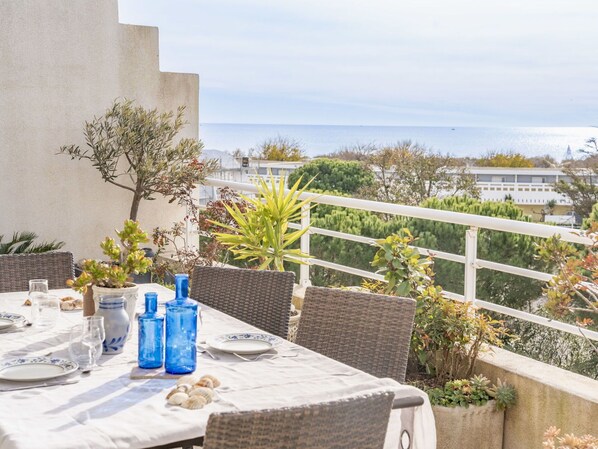 Human Settlement, Apartment, Condominium, Hotel, Swimming Pool, Resort, Resort Town