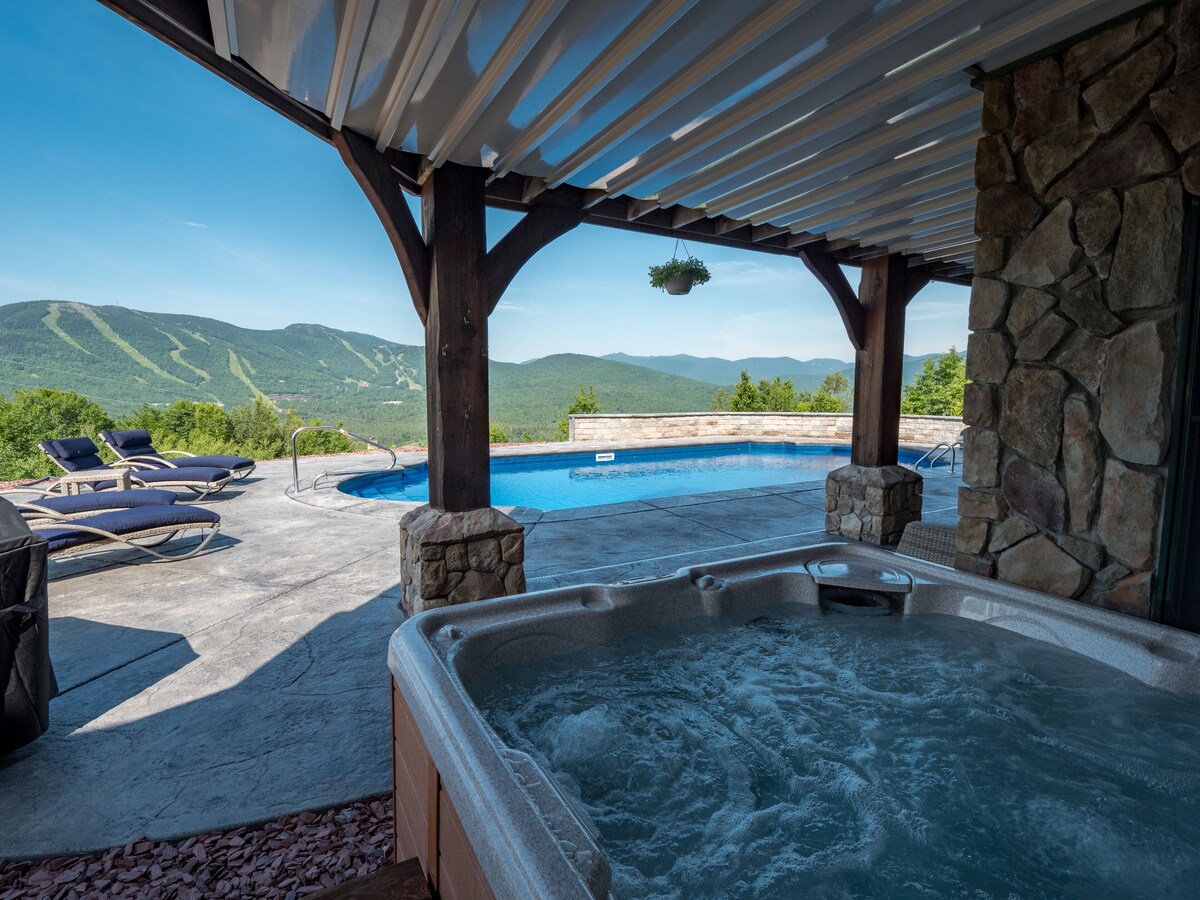 Stunning view of Sunday River, Luxurious Home, Hot Tub, Games, Ski