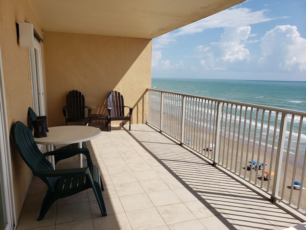 Beachfront 1bd CondoHuge Balcony Looking Directly at Beach South