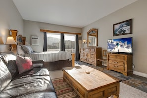 Vacation Rentals in Park City at Prospector Lodge 612: Studio with Queen bed