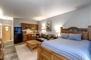 Vacation Rentals in Park City at Prospector Lodge 612: Studio with Queen bed