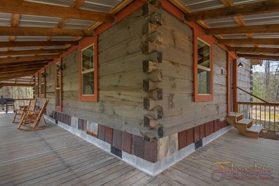 Angler's Ridge Log Cabin - Authentic Log Cabin