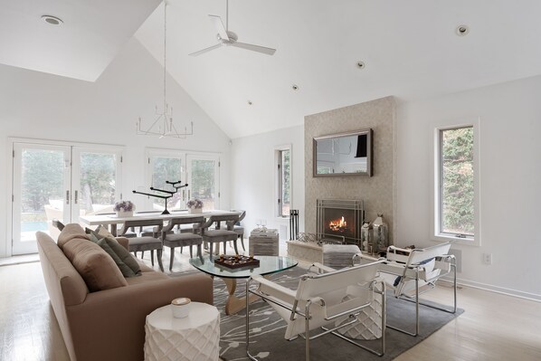 Double height open living / dining space, adjacent to open kitchen