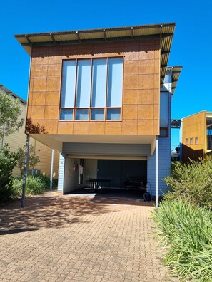 Villa 18 South Shores Resort Normanville - with games room in the garage