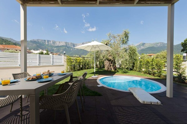 Private pool
