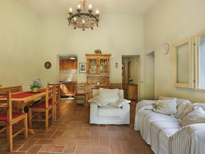 Room, Furniture, Property, Interior Design, Ceiling, Floor, Building, Wall, House, Living Room