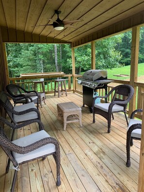 Spacious 10 ft deck on the side