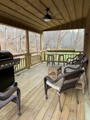 The spacious 10 ft deck on the side of Lakeside Haven