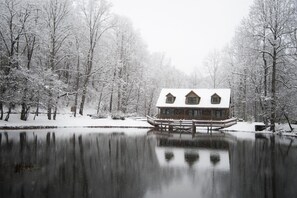 The 3 Unit Lodge has the units, Lakeside Haven, Mountain View, and Fisherman's Cove under one roof with separate entries.