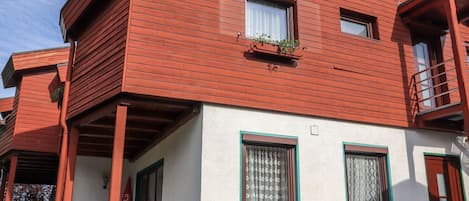 Sky, Building, Property, Window, Door, Wood, Plant, Architecture, Cottage