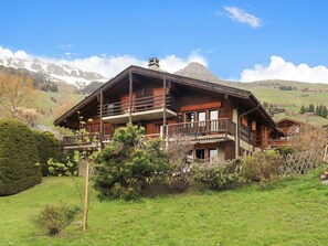 Cloud, Sky, Plant, Mountain, Building, Natural Landscape, House, Land Lot, Window, Tree