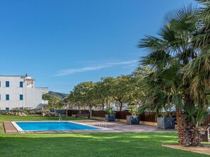 Propriété, Maison, Immobilier, Piscine, Arbre, Jour, Bâtiment, Zone Résidentielle, Herbe, Recours