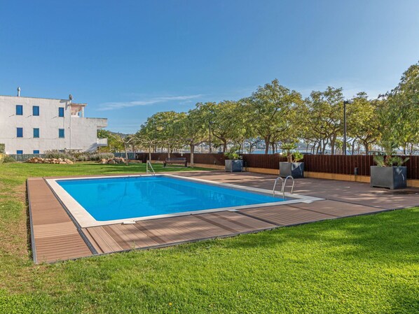 Piscine, Propriété, Herbe, Immobilier, Maison, Loisir, Zone Résidentielle, Bâtiment, Domicile, Biens