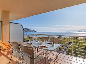 L'Eau, Ciel, Table, Meubles, Propriété, Chaise, Bleu Azur, Bâtiment, Bois, Ombre
