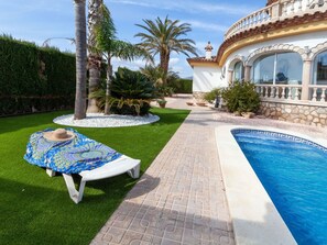 Property, Building, Real Estate, Swimming Pool, Grass, House, Resort, Estate, Villa, Vacation