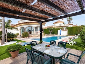 Property, Building, Real Estate, Patio, House, Estate, Interior Design, Home, Room, Backyard