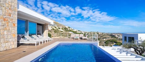 Swimming Pool, Property, House, Building, Real Estate, Architecture, Home, Estate, Resort, Villa