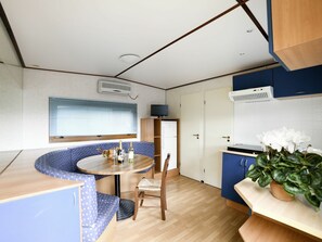 Zimmer, Interior Design, Eigentum, Gebäude, Haus, Decke, Die Architektur, Möbel, Dachgeschoss, Fussboden