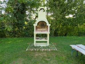 Plante, Arbre, Herbe, Pierre Tombale, Maison, Arbuste, Couverture De Sol, Extérieur Banc, Paysage, Mobilier De Jardin