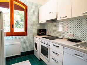 Propriété, Pièce, Cuisine, Meubles, Cabinetry, Tuile, Design Intérieur, Comptoir, Bâtiment, Maison