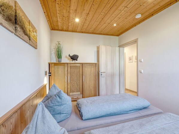 Möbel, Eigentum, Gebäude, Cabinetry, Komfort, Azurblau, Holz, Interior Design, Tür, Beleuchtung