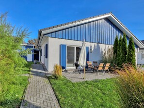Pflanze, Himmel, Eigentum, Gebäude, Grundstueck, Schatten, Gras, Hütte, Ländliches Gebiet, Baum