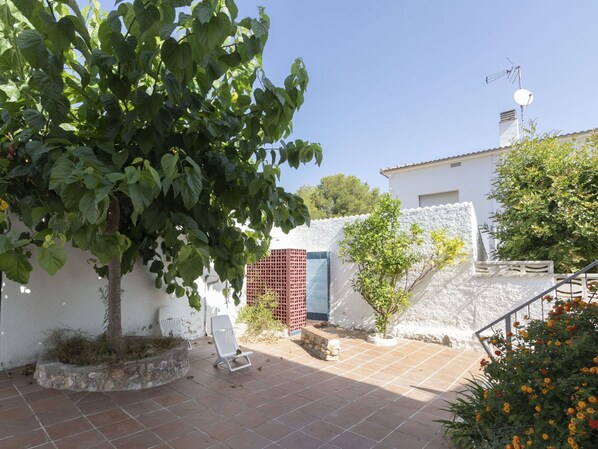 Propiedad, Bienes Raíces, Casa, Edificio, Árbol, Barrio Residencial, Casa, Cabaña, Planta, Patio