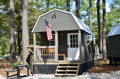 The Sanderling Tiny Cabin Water Access/Private Shared dock