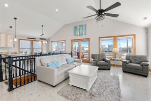 KDN2208: Sea A Chance | Top Level Living Area