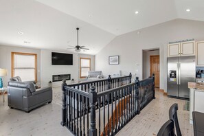 KDN2208: Sea A Chance | Top Level Living Area