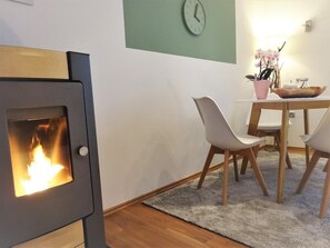 Ferienwohnung Esche mit Balkon-Esszimmer