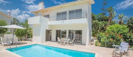Central Protaras Villa | 3 bedrooms | private Pool | Villa Dafnis Morfi | Close to Protaras Strip