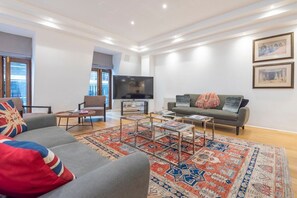 Living Room / Lounge