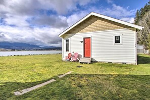 Bring your family to this remote Quilcene home for a private vacation!