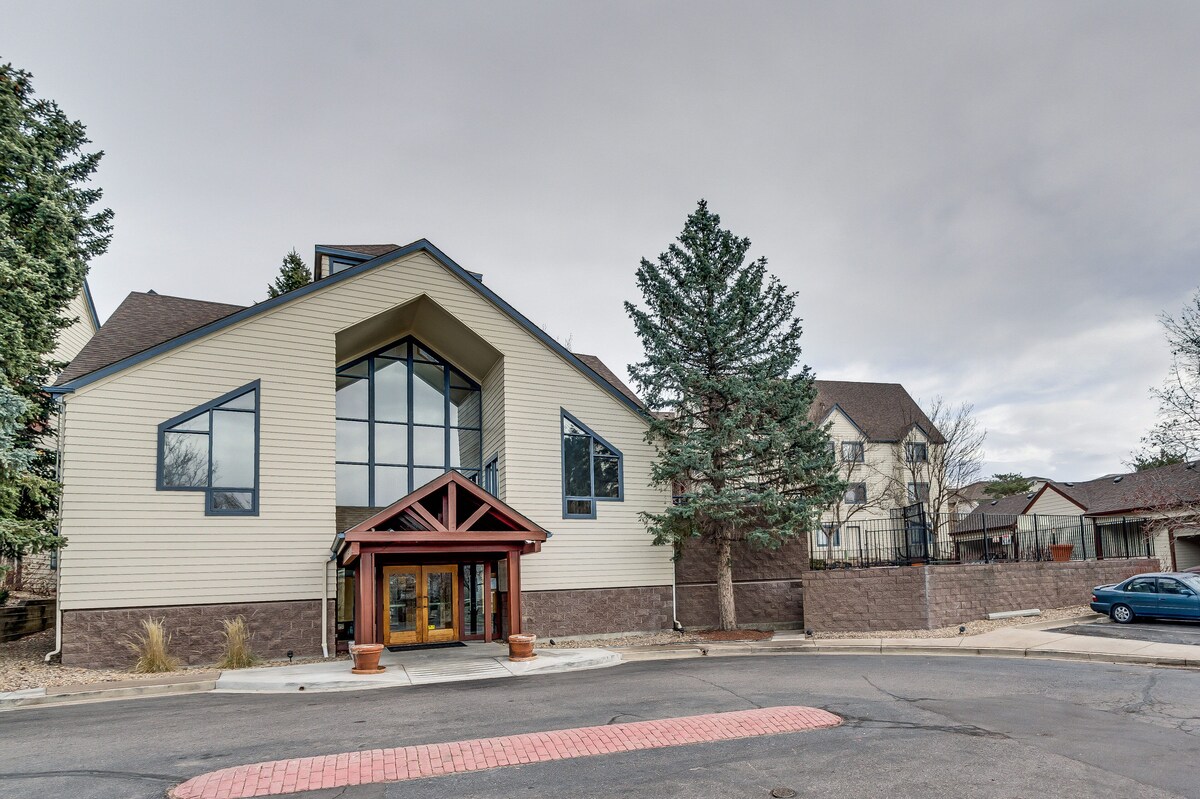 Pristine Colorado Living in Private 1 Bed Condo
