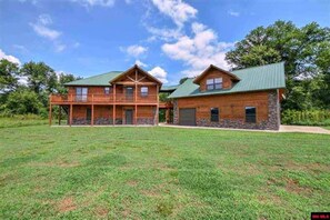 Relax in this spacious cabin