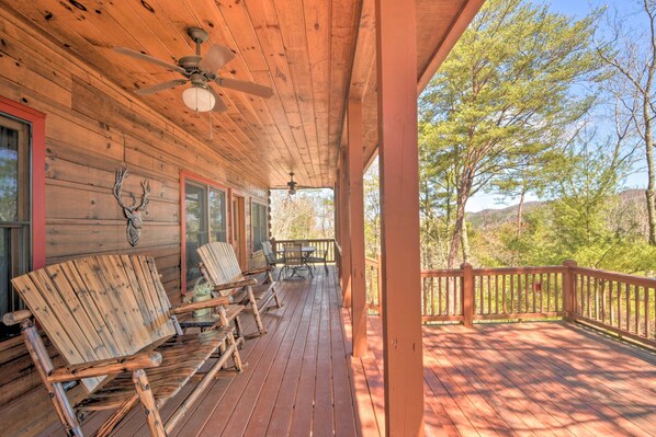 Blue Ridge Vacation Rental | 2BR | 2BA | 864 Sq Ft | Stairs to Access