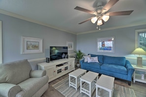 Living Room | Free WiFi | Smart TV w/ Cable