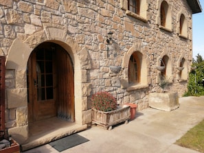 Facade/entrance