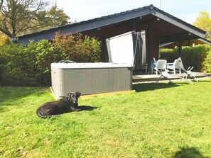 Ihr entspannendes Ferienhaus mit ihrem privaten Whirlpool im umzäunten Garten (110 bis 150cm)