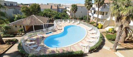 Residence with swimming pool 500 m from the beach and the town center