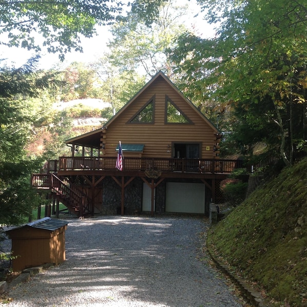 Plenty of room to turn around in the driveway.