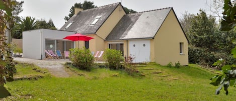 Pflanze, Himmel, Gebäude, Eigentum, Fenster, Natürlichen Umgebung, Haus, Baum, Natürliche Landschaft, Grundstueck