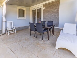 Furniture, Property, Wood, Chair, Building, Lighting, Interior Design, Flooring, Living Room, Floor