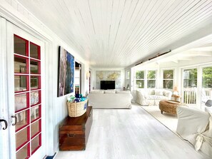 Sitting area with TV on the first floor