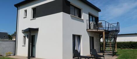 Sky, Property, Plant, Building, Window, Cloud, Land Lot, Door, House