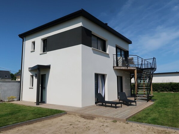 Himmel, Eigentum, Pflanze, Gebäude, Fenster, Wolke, Grundstueck, Tür, Haus