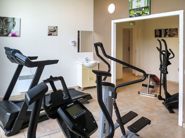 Machine D'Exercice Physique, Bâtiment, Equipement D'Exercice, Gym, Cadre, Design Intérieur, Vélo Stationnaire, Sol, Sol, Forme Physique