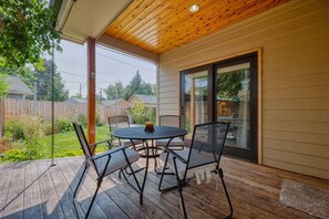 Quiet back deck and fenced yard